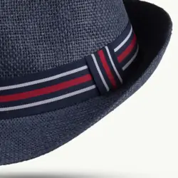 Blå trilby stråhat med hattebånd