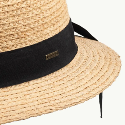 Sommerhat med sort bånd