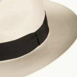 Klassisk panamahat - hvid med sort hattebånd